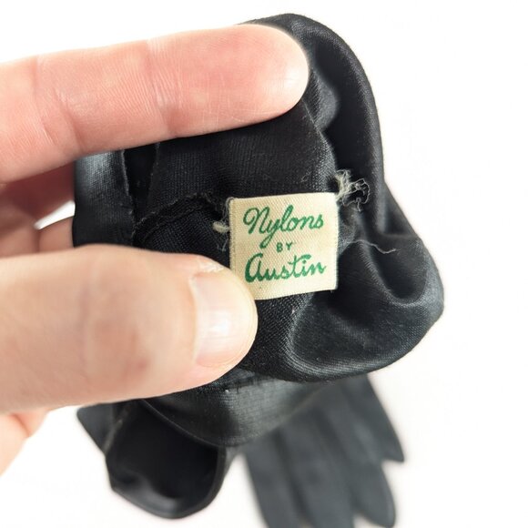 Vintage "NYLONS BY AUSTIN" Canadian black fabric opera gloves size 7.5 - Picture 4 of 11